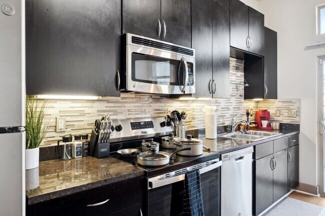 Building Photo - 2922 Elm St