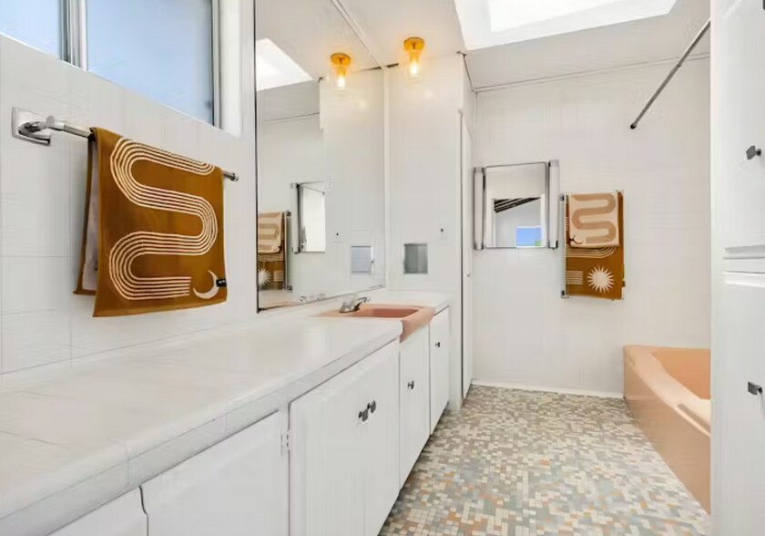 Building Photo - 7657 N Star Ave