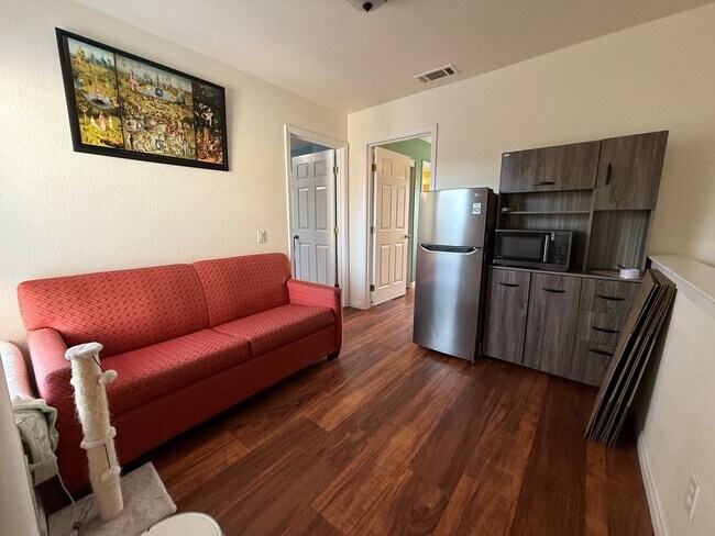 Building Photo - Move-In Ready Home in a Desirable Buellton Neighborhood