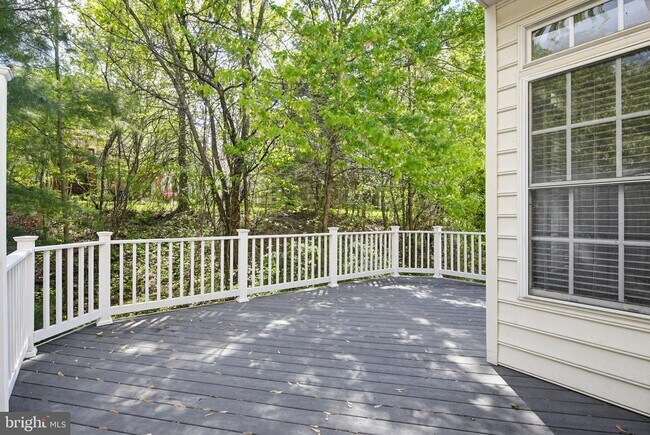 Building Photo - 10635 Hillingdon Rd