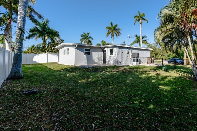 Building Photo - CLOSE TO HISTORIC DISTRICT AND PARKS