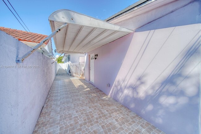 Building Photo - 2741 SW 67th Ave