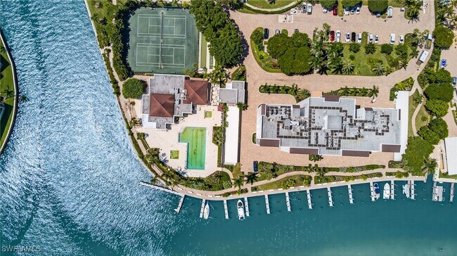 Building Photo - 2400 Gulf Shore Blvd N
