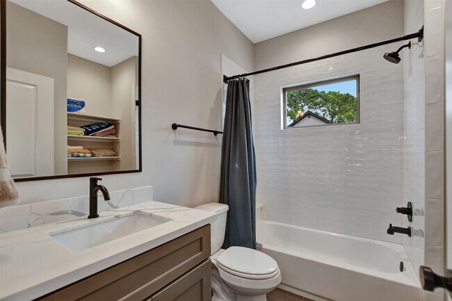 Building Photo - 3704 Creekmont Grn Ln