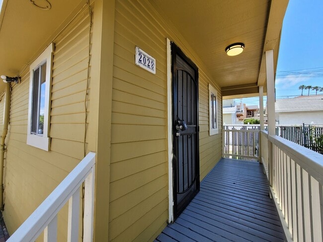 Building Photo - Detached Craftsman Cottage with Courtyard Charm – Low $1,000 Deposit