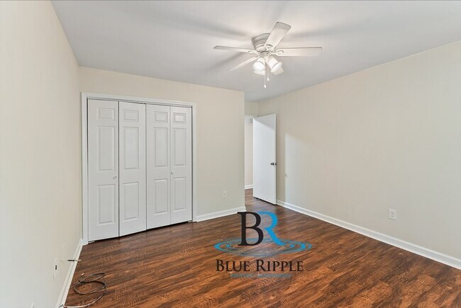 Building Photo - Spacious 3BR/2Bth Prime Smyrna Location on...