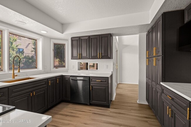 Building Photo - Gorgeous, modern, remodeled, unfurnished, ...