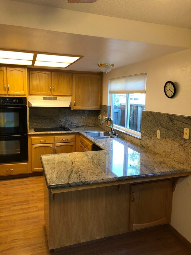 Building Photo - 1100 Limeridge Dr