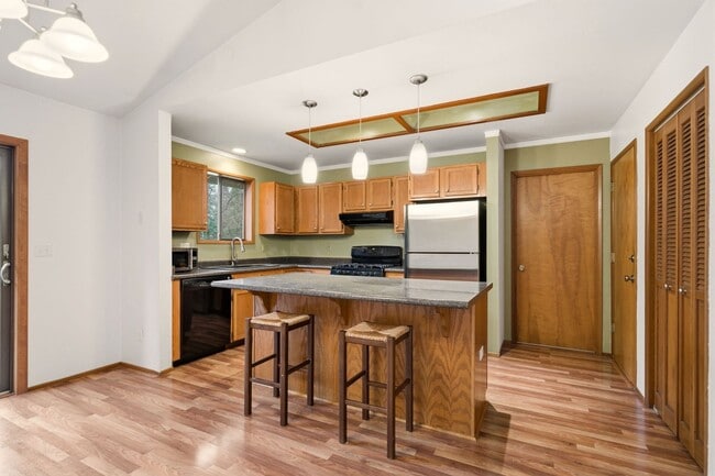 Building Photo - 21979 SW Mandan Dr