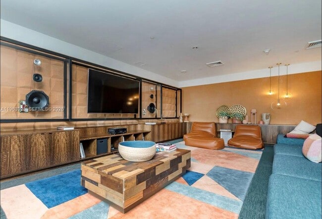 Building Photo - 121 NE 34th St