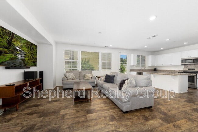 Building Photo - 28468 Sunflower St