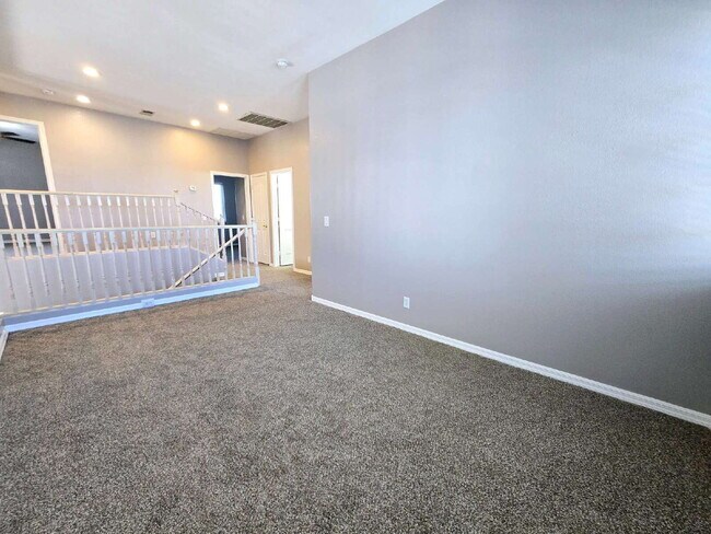 Building Photo - "Spacious 3-Bed Oasis with 2.5 Baths on Funston Way, Las Vegas - 2,264 Sq. Ft. of Comfort!"