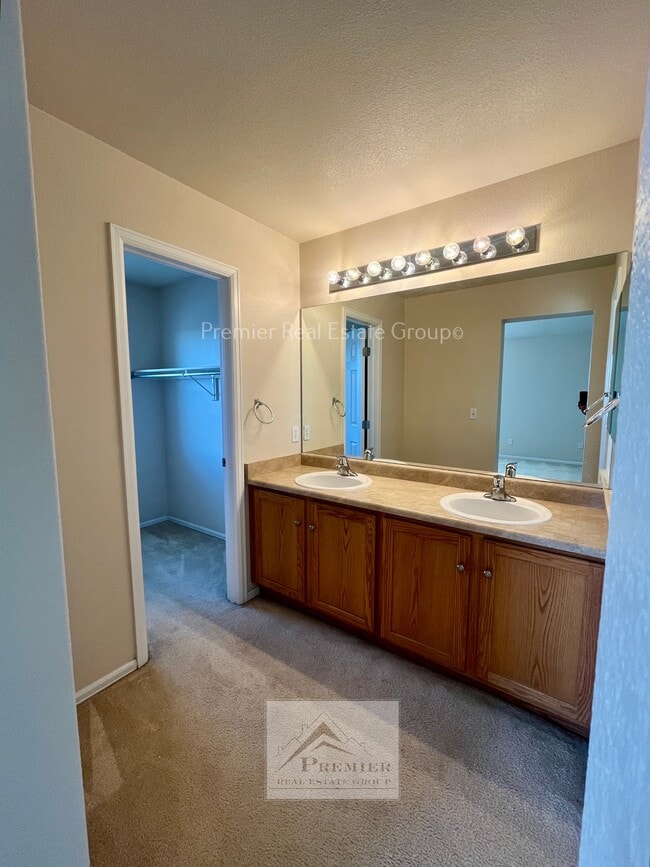 Building Photo - 7670 Manston Dr