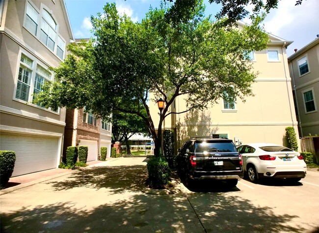 Building Photo - 2104 Bancroft Ln