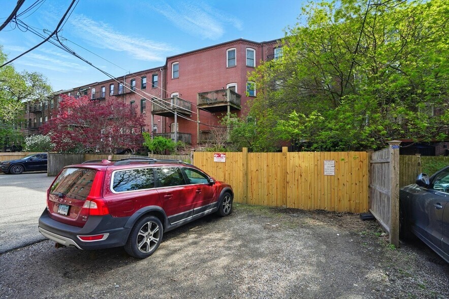 Building Photo - 100 E Brookline St