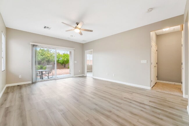 Building Photo - 55 and older Neighborhood in SOLERA DEL WEBB.  2 Bedroom, 2 bathroom