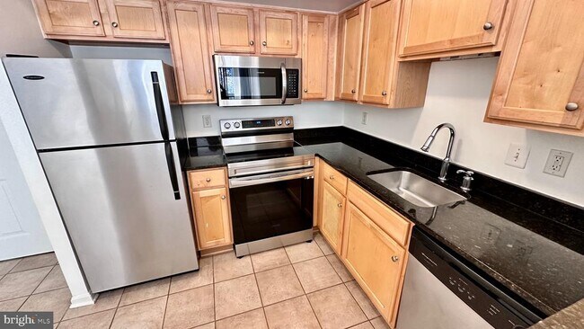 Building Photo - 1001 N Randolph St