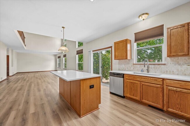 Building Photo - 2240 Barrett Dr