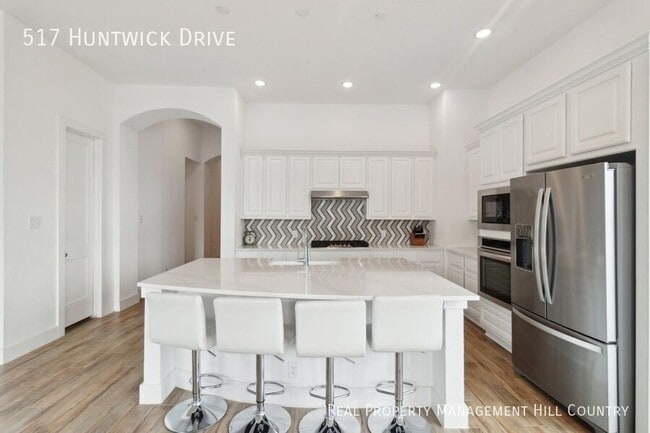 Building Photo - 517 Huntwick Dr