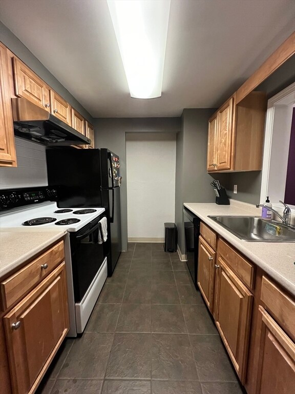 Building Photo - 25 Greentree Ln