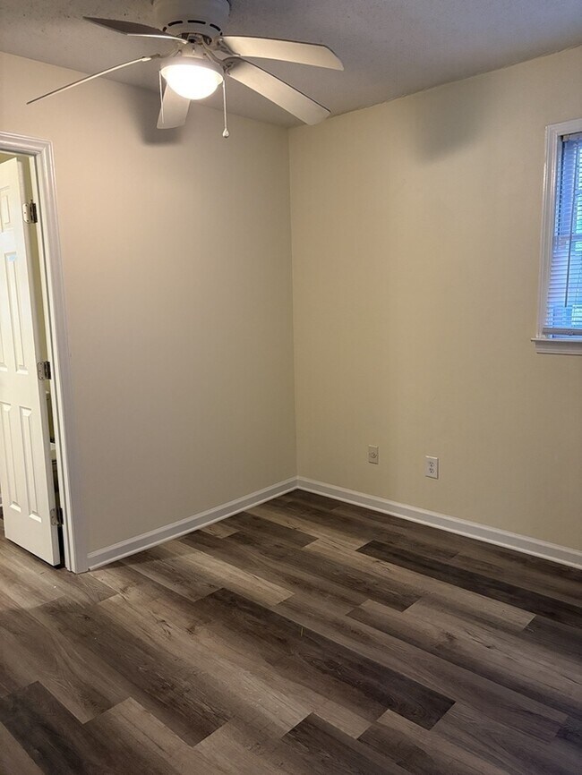 Building Photo - 2 Bedroom 2 Bathroom