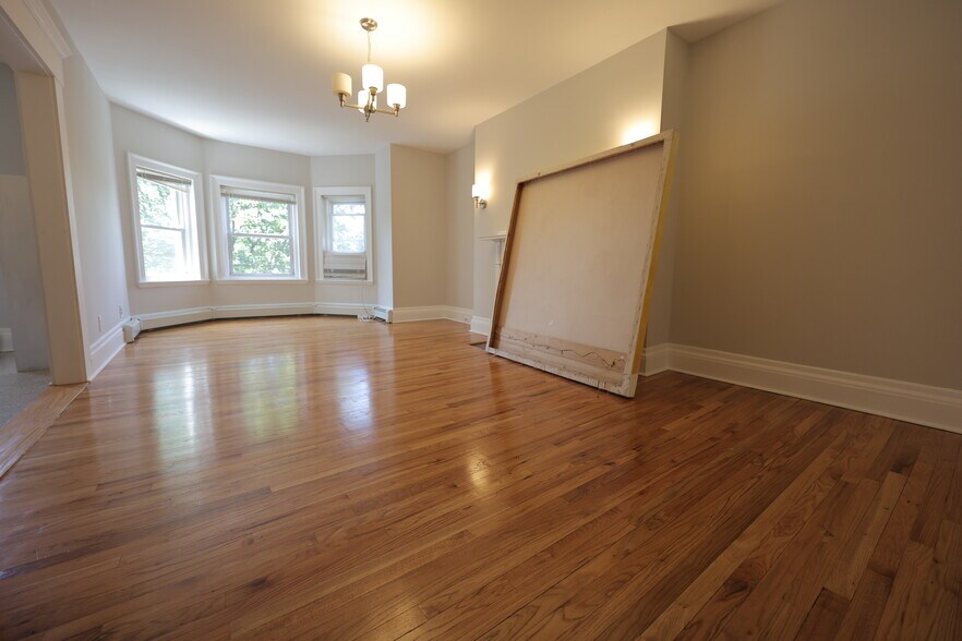 Building Photo - 318 Tappan St