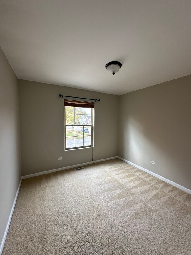 Building Photo - 1258 Lasser Dr