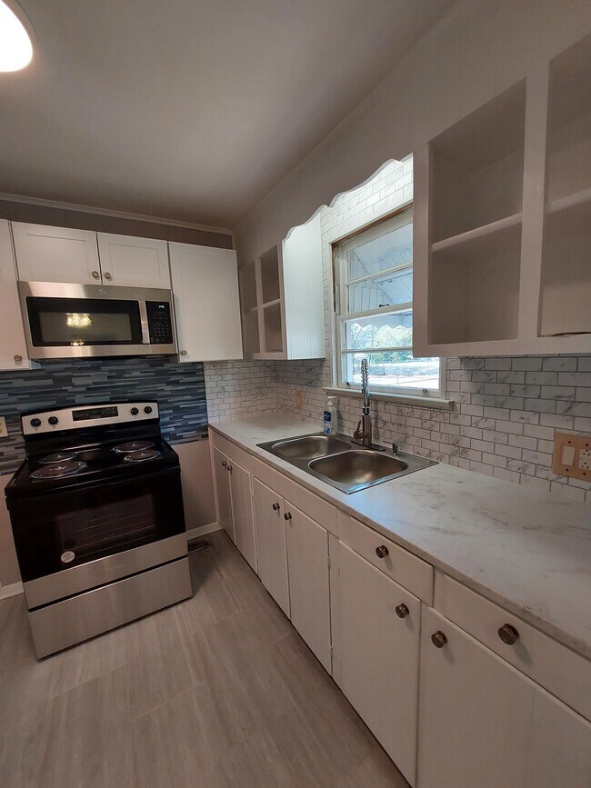 Building Photo - 1713 Lacy St