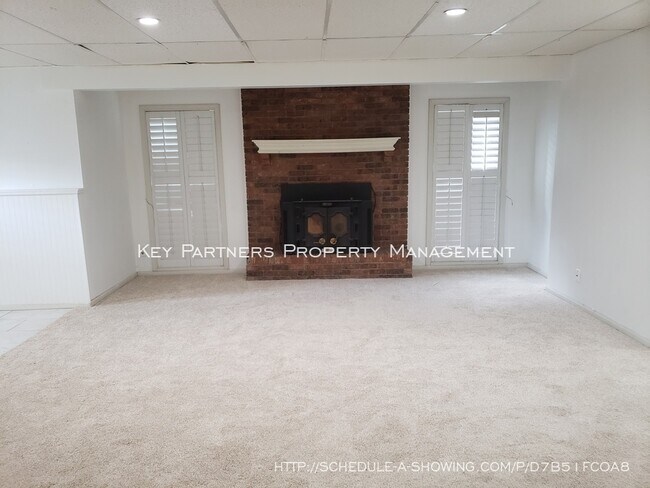 Building Photo - 8620 W 117th - SPACIOUS and Updated!