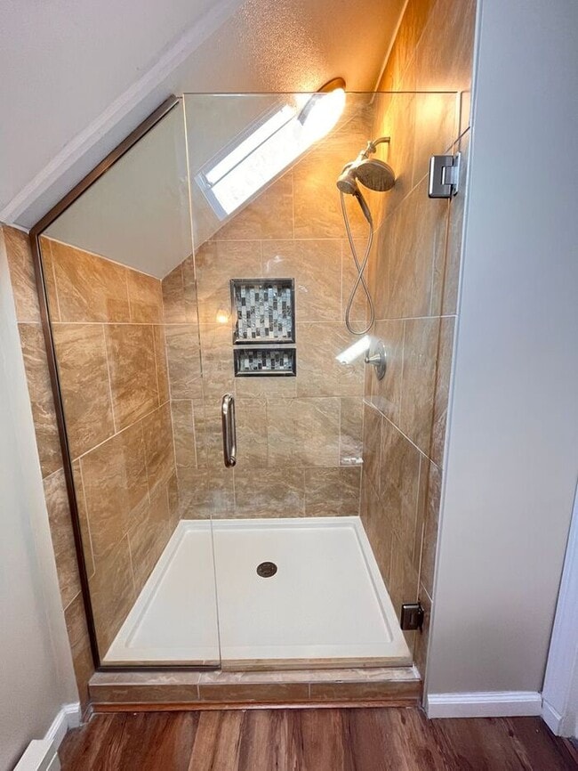 Building Photo - Charming 3-Bedroom Home in a Convenient an...