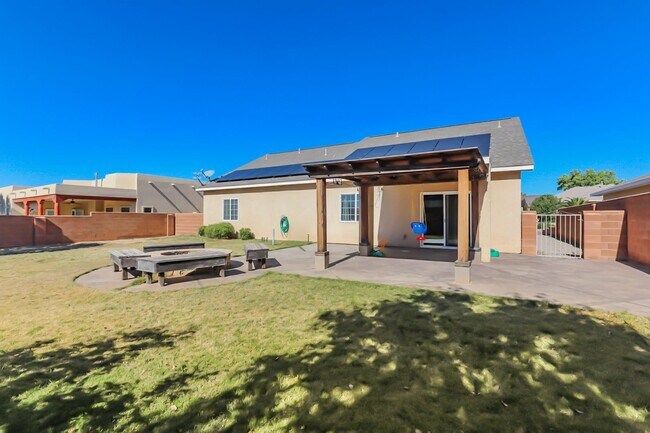 Building Photo - Pet Friendly 4 Bed 2 Bath Home!