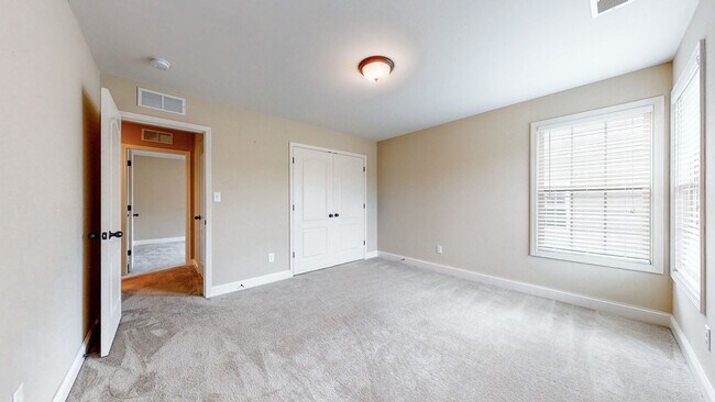 Building Photo - HOUSE FOR RENT