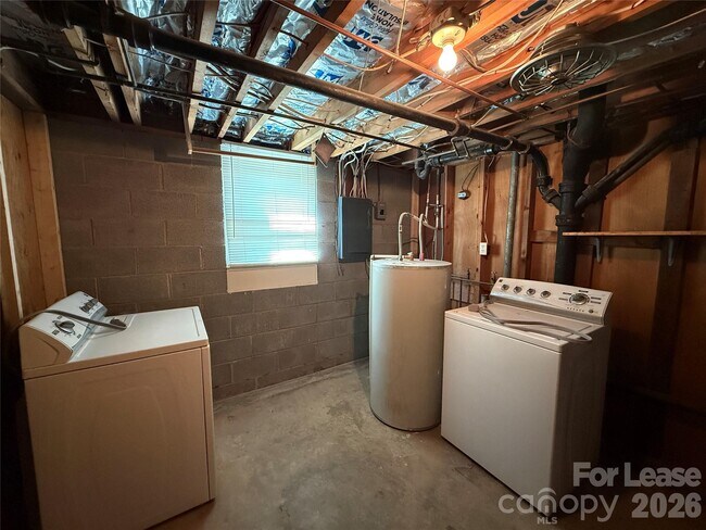 Building Photo - 851 Fieldstone Rd