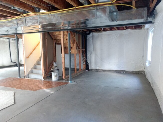 Building Photo - 3Bed 3Bath Home In Erie Available July!