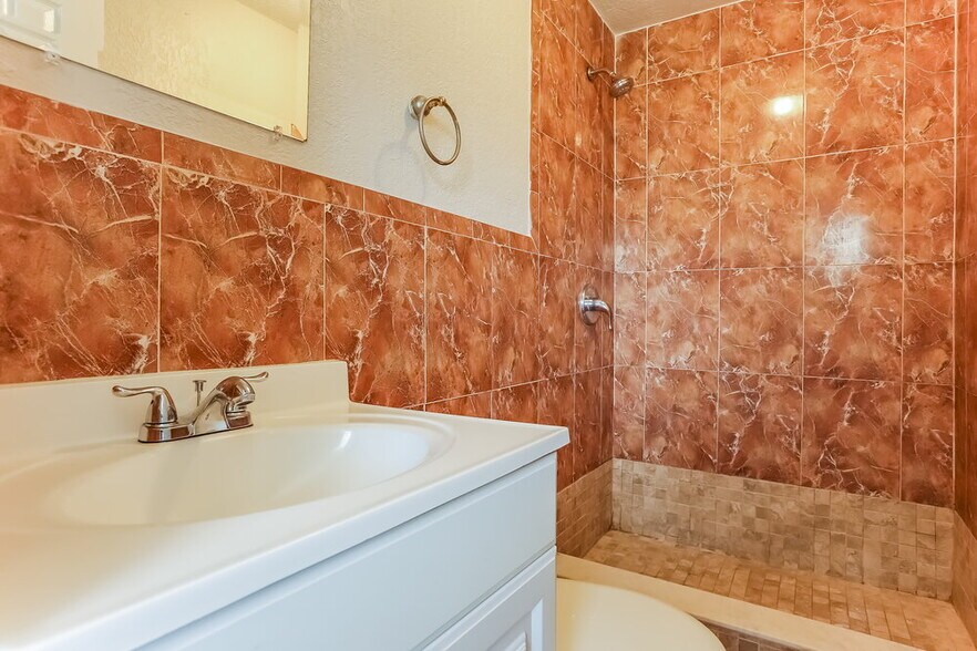 Building Photo - 6020 NE 3rd Terrace