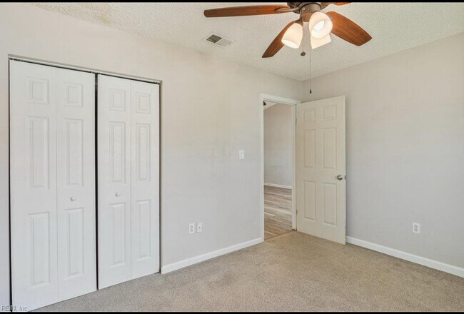 Building Photo - 529 Brisa Dr