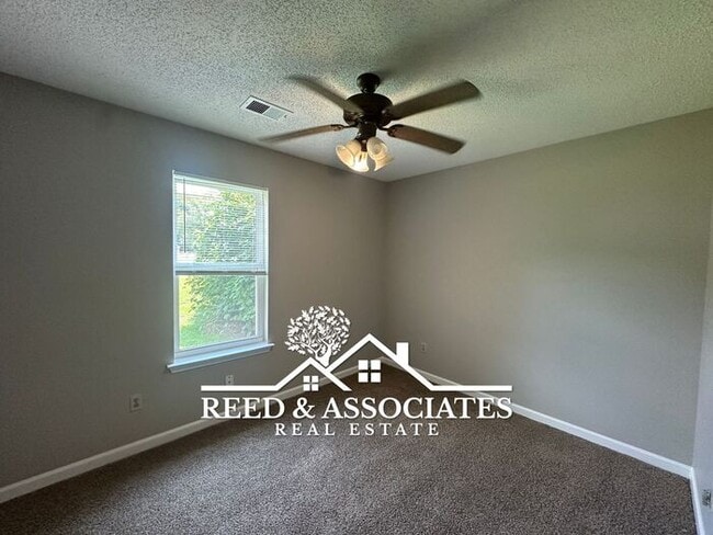 Building Photo - Olive Branch Home Located in Quiet Cove!