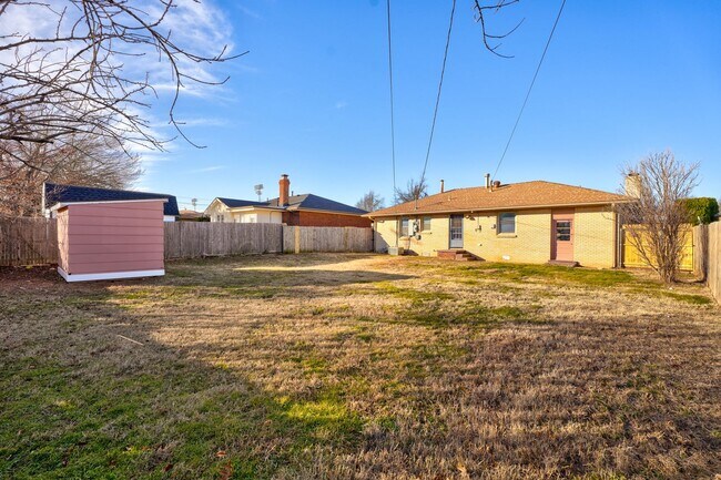 Building Photo - 3 Bed 1.5 Bath in Del City!