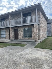 Building Photo - 1643 Cedar Lake Dr