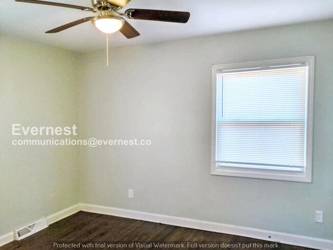 Building Photo - 4 Bed/1.5 Bath Home with Off-Street Parking / Pet-Friendly / Vouchers Accepted / Available Now!