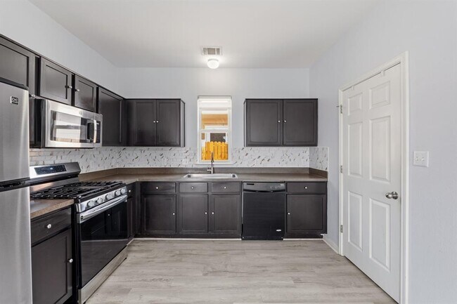 Building Photo - 4500 Senda Ln