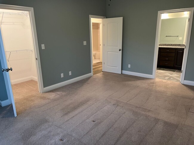 Building Photo - Beautiful 3 Bedroom 2 Bath Condominium