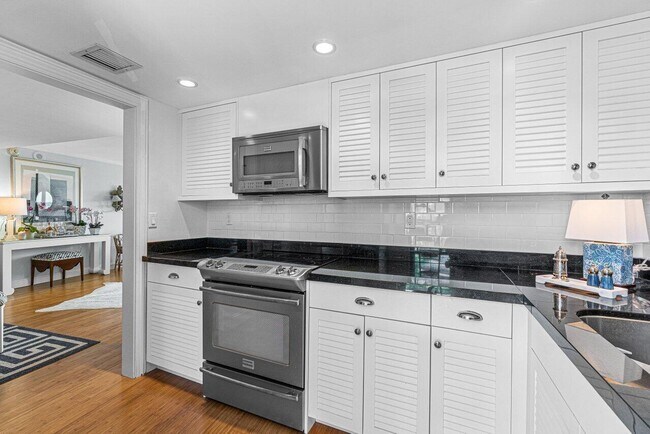 Building Photo - 1200 S Flagler Dr