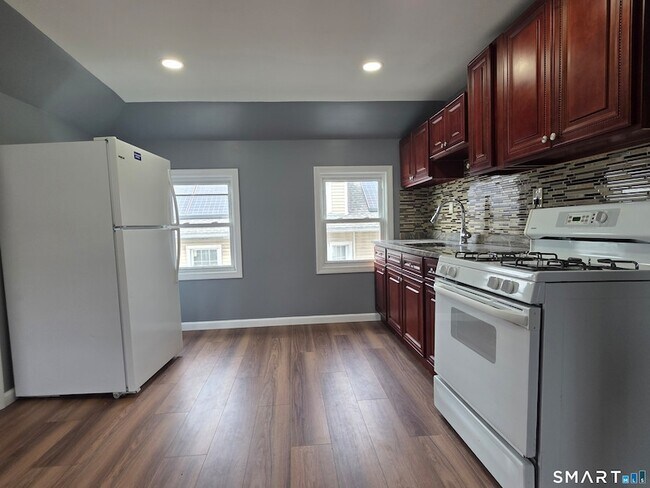 Building Photo - 68-70 Westfield Avenue Unit