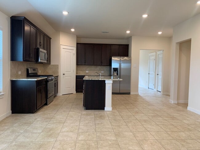 Building Photo - The Perfect Blend of Space & Location – 5 Beds Near Alliance