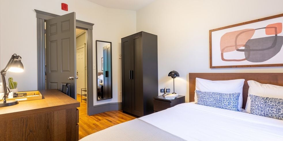 Building Photo - 61 Park Dr