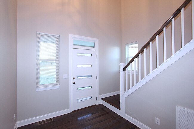 Building Photo - Modern Style Home in Downtown Durham!