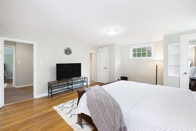 Building Photo - 3582 Silsby Rd