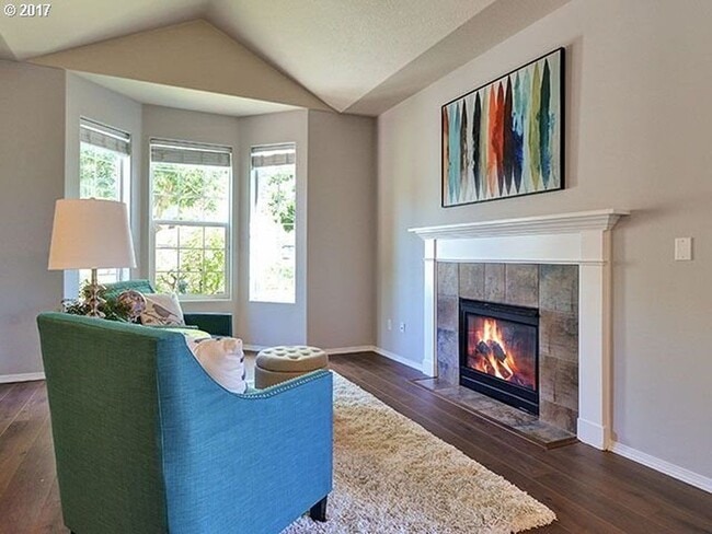 Building Photo - Beautiful 4 bedroom/2.5 bath Home in Newberg