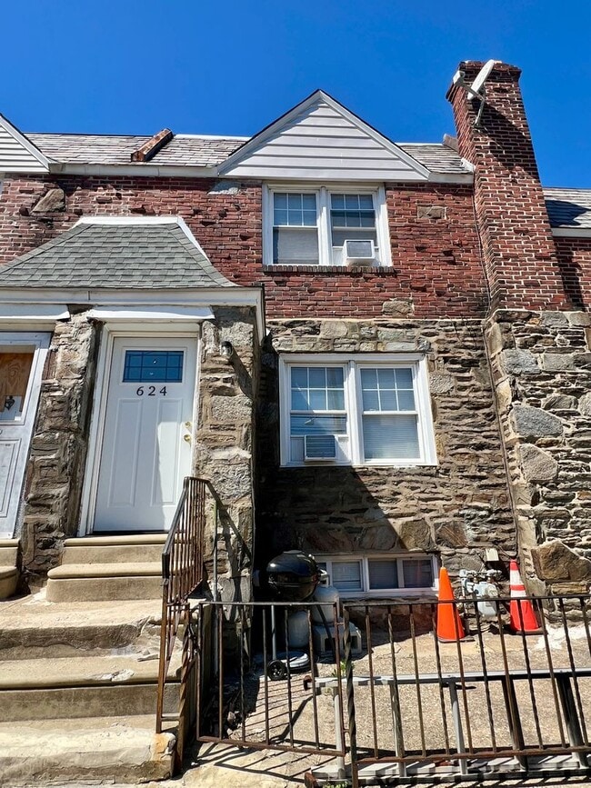 Building Photo - Stunning 3-Bedroom Townhome in Drexel Hill! Available NOW!